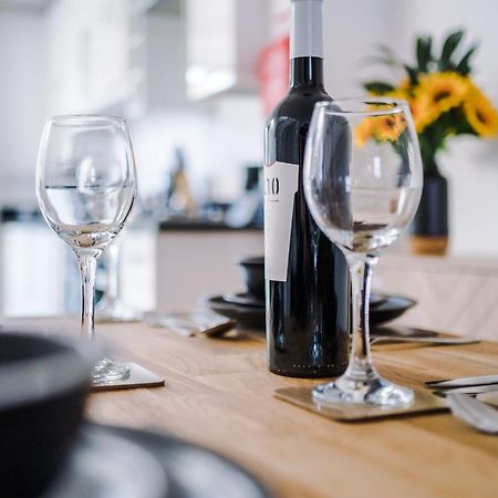 Pristine 2-Bed House In Chester By 53 Degrees Property, Ideal For Families & Small Groups, Great Location - Sleeps 6 Hough Green Eksteriør bilde