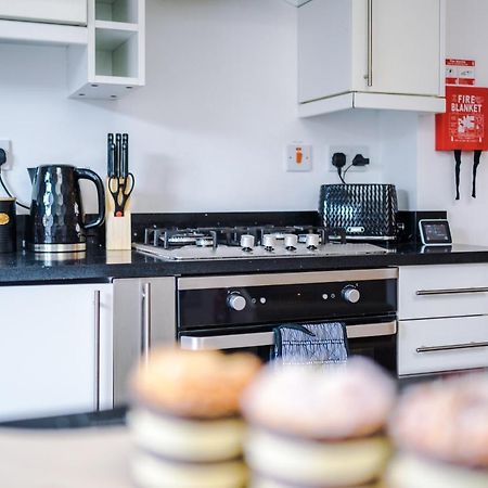 Pristine 2-Bed House In Chester By 53 Degrees Property, Ideal For Families & Small Groups, Great Location - Sleeps 6 Hough Green Eksteriør bilde