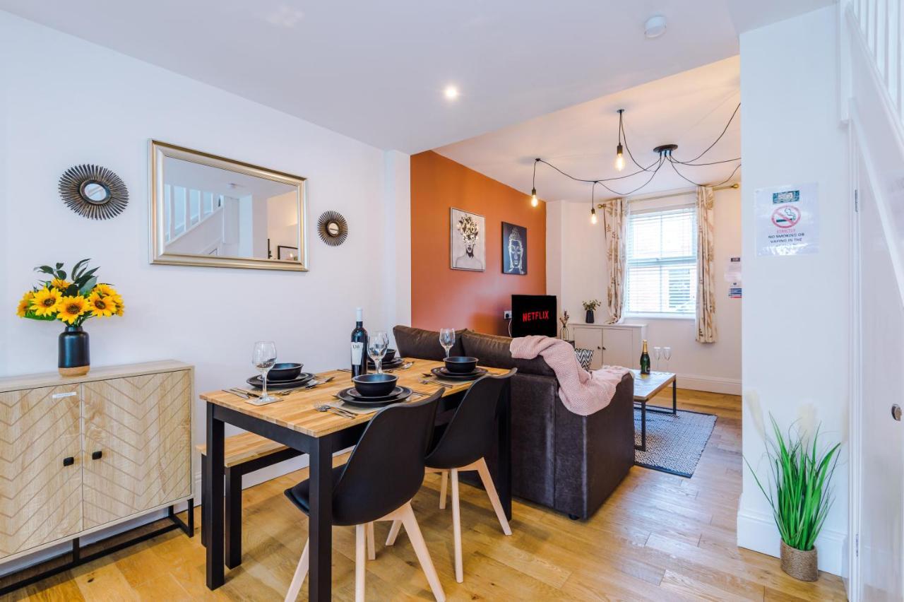 Pristine 2-Bed House In Chester By 53 Degrees Property, Ideal For Families & Small Groups, Great Location - Sleeps 6 Hough Green Eksteriør bilde