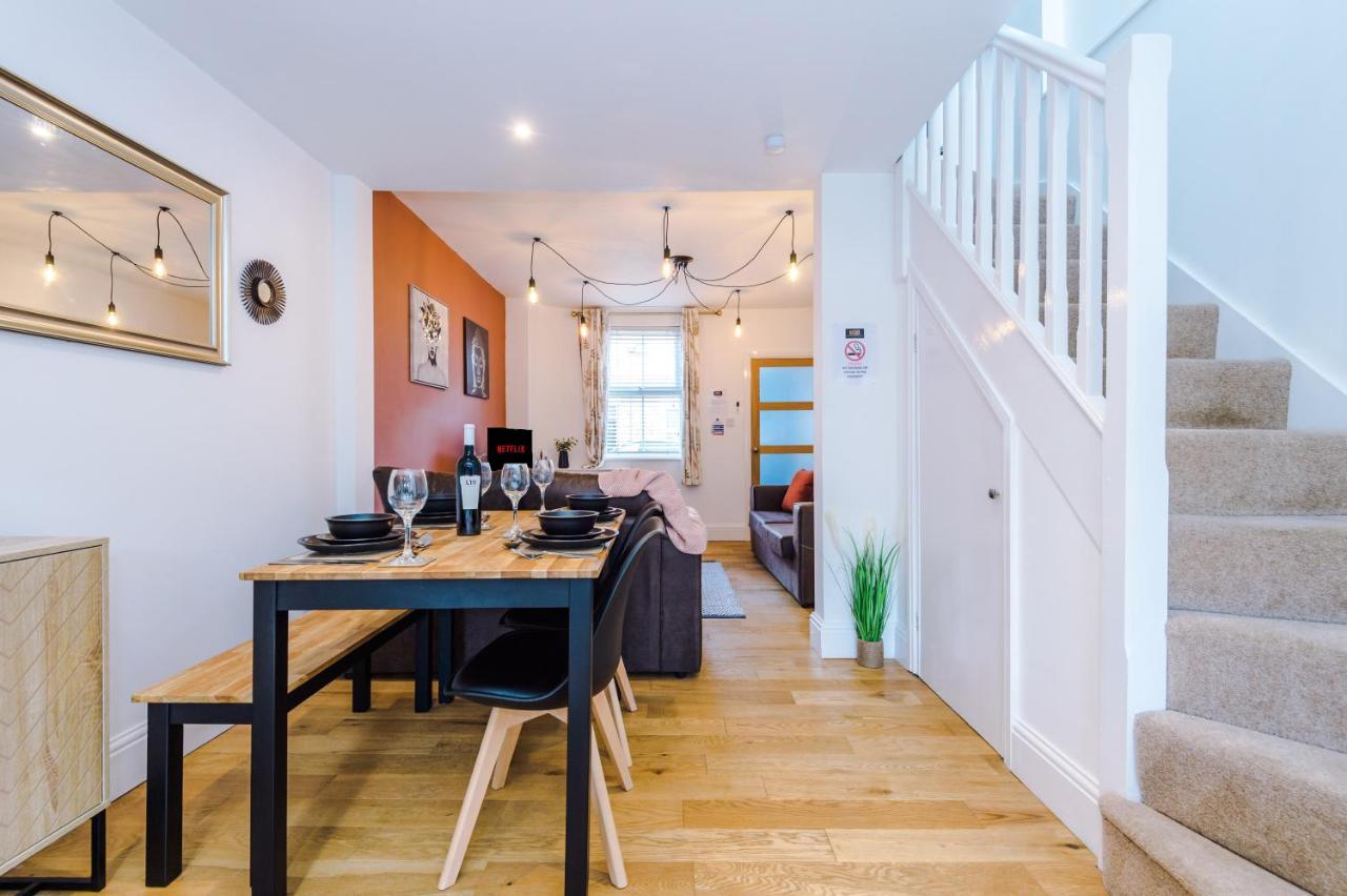 Pristine 2-Bed House In Chester By 53 Degrees Property, Ideal For Families & Small Groups, Great Location - Sleeps 6 Hough Green Eksteriør bilde