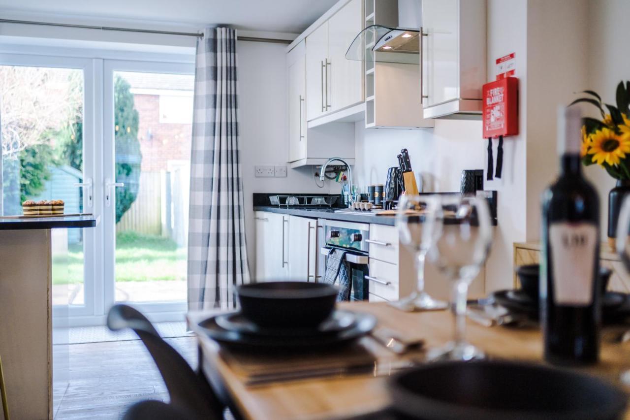 Pristine 2-Bed House In Chester By 53 Degrees Property, Ideal For Families & Small Groups, Great Location - Sleeps 6 Hough Green Eksteriør bilde