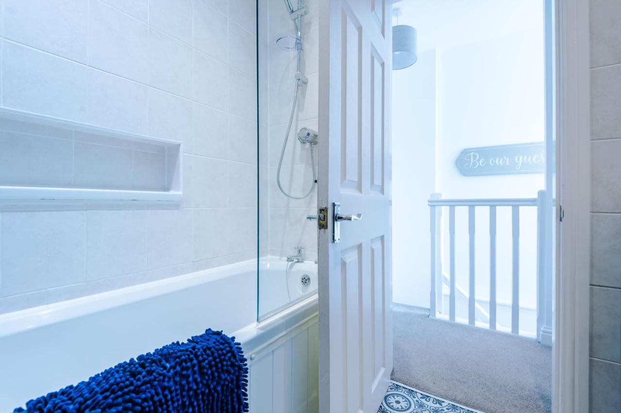 Pristine 2-Bed House In Chester By 53 Degrees Property, Ideal For Families & Small Groups, Great Location - Sleeps 6 Hough Green Eksteriør bilde