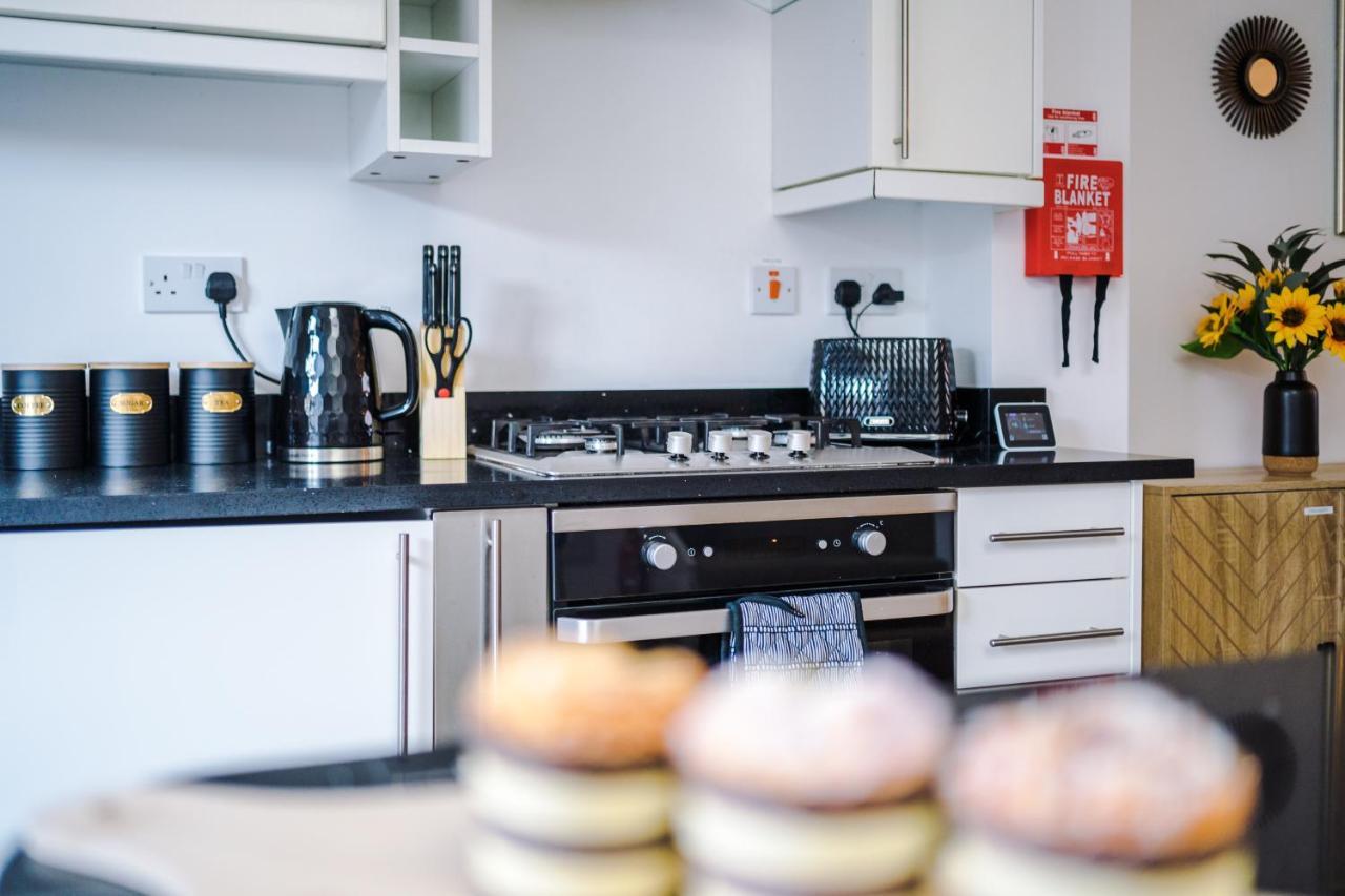 Pristine 2-Bed House In Chester By 53 Degrees Property, Ideal For Families & Small Groups, Great Location - Sleeps 6 Hough Green Eksteriør bilde
