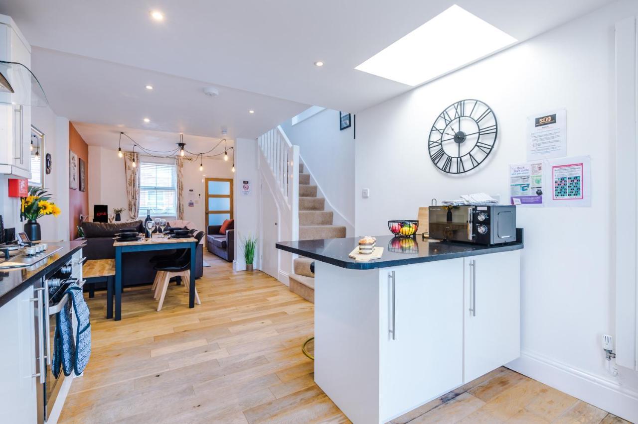 Pristine 2-Bed House In Chester By 53 Degrees Property, Ideal For Families & Small Groups, Great Location - Sleeps 6 Hough Green Eksteriør bilde