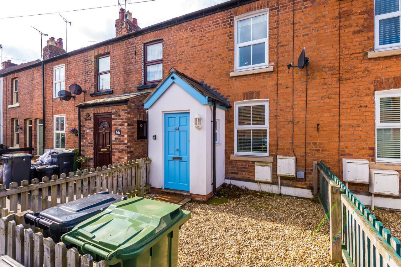Pristine 2-Bed House In Chester By 53 Degrees Property, Ideal For Families & Small Groups, Great Location - Sleeps 6 Hough Green Eksteriør bilde