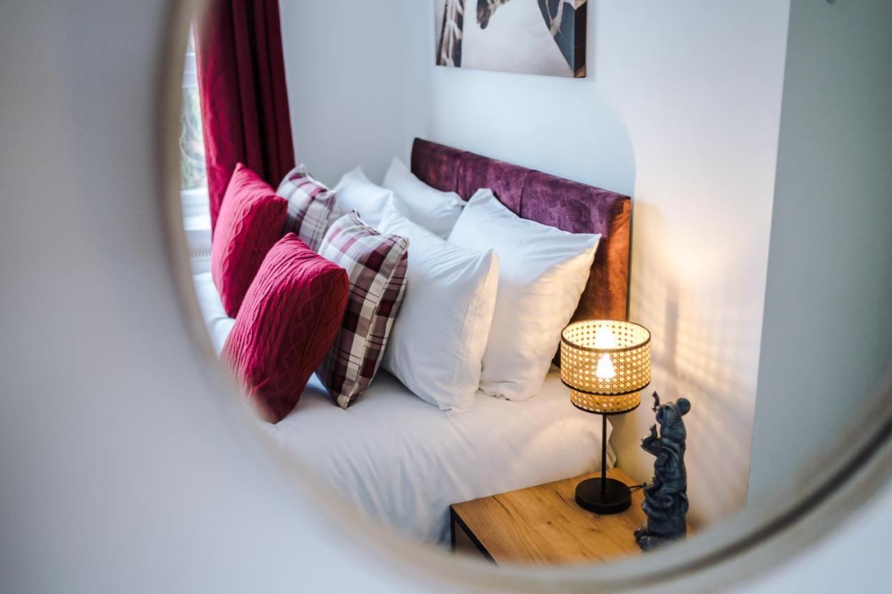 Pristine 2-Bed House In Chester By 53 Degrees Property, Ideal For Families & Small Groups, Great Location - Sleeps 6 Hough Green Eksteriør bilde